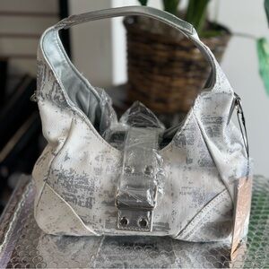 Steve Madden Gray Shoulder Bag with Modern Design